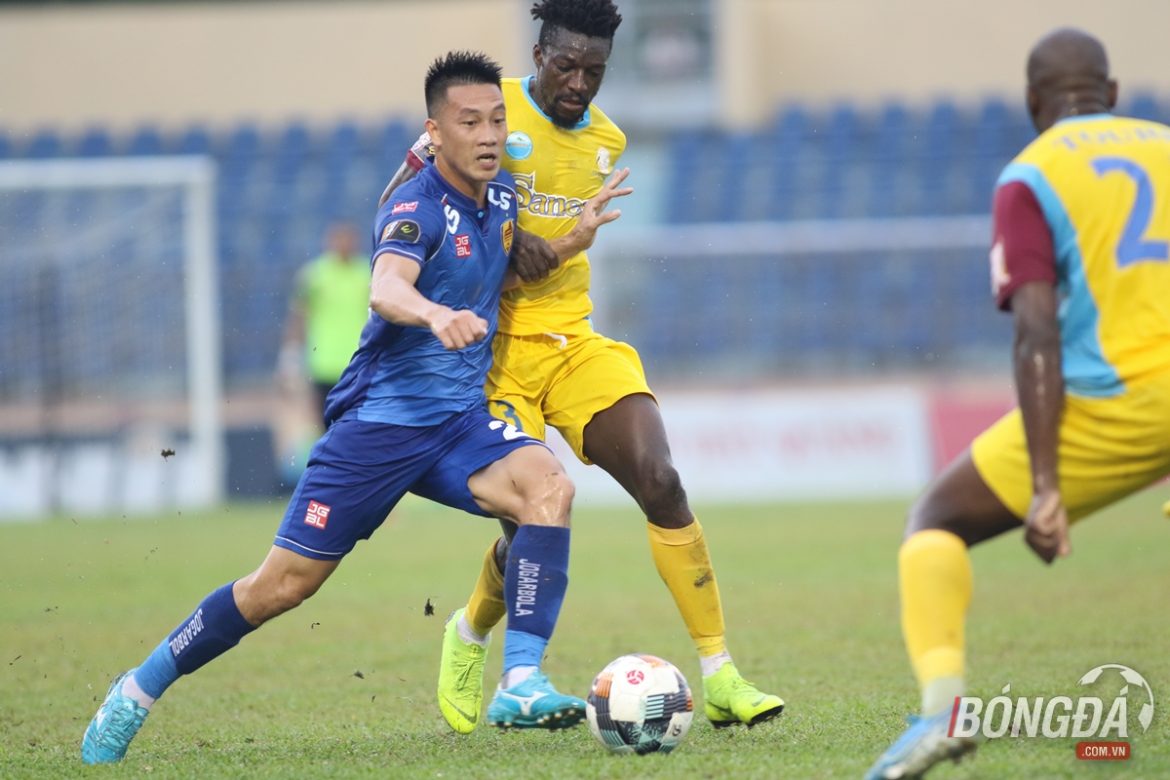 Thua Quảng Nam, Khánh Hòa gần hơn với cánh cửa rớt hạng