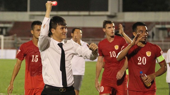 Thua trận, Công Vinh bất mãn với trọng tài