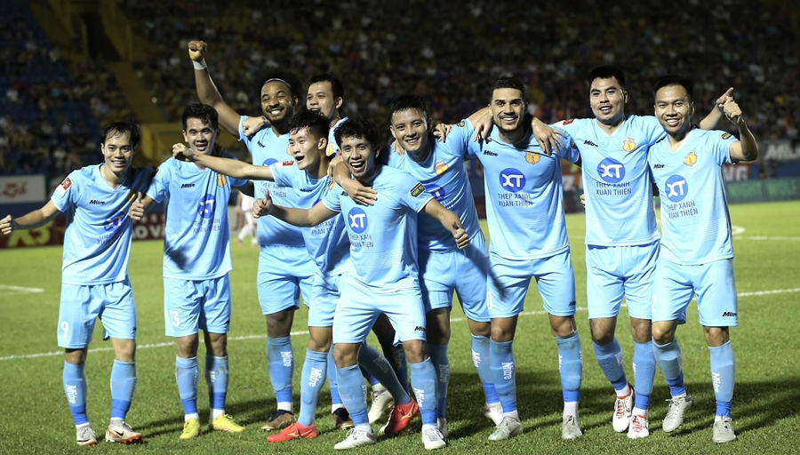 Thua trận đầu ở V-League, HLV Nam Định nói gì?