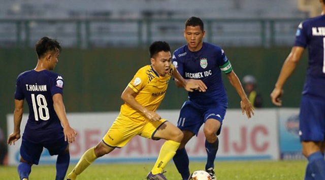 Tiền đạo kém duyên, SLNA bị chia điểm ngay trên sân Vinh