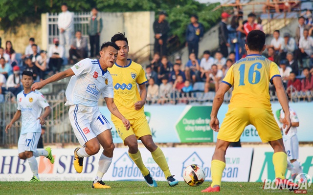Tiến Dũng “lố bóng”, FLC Thanh Hóa nhận thất bại trước Quảng Nam