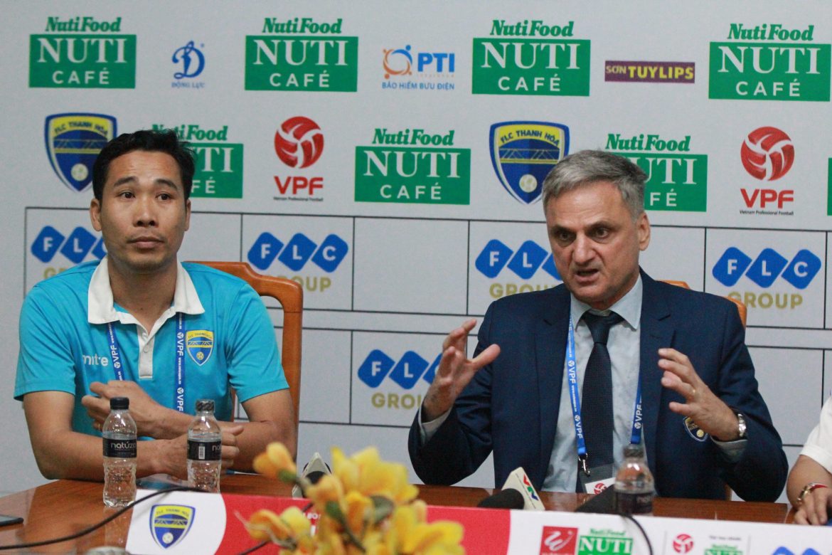 Tiến Dũng nhận lời khen sau pha kiến tạo giúp FLC Thanh Hóa giành trọn 3 điểm