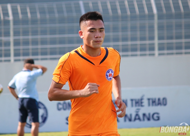 Tiến Dụng tập nhẹ trong ngày hội quân SHB Đà Nẵng