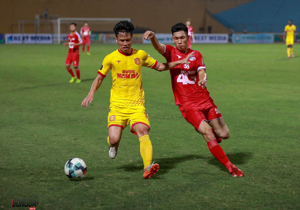 Tiến Dũng tỏa sáng, Viettel có 3 điểm trên sân nhà