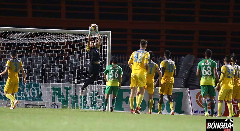 Tiến Dũng U23 tỏa sáng, FLC Thanh Hóa giành trọn 3 điểm