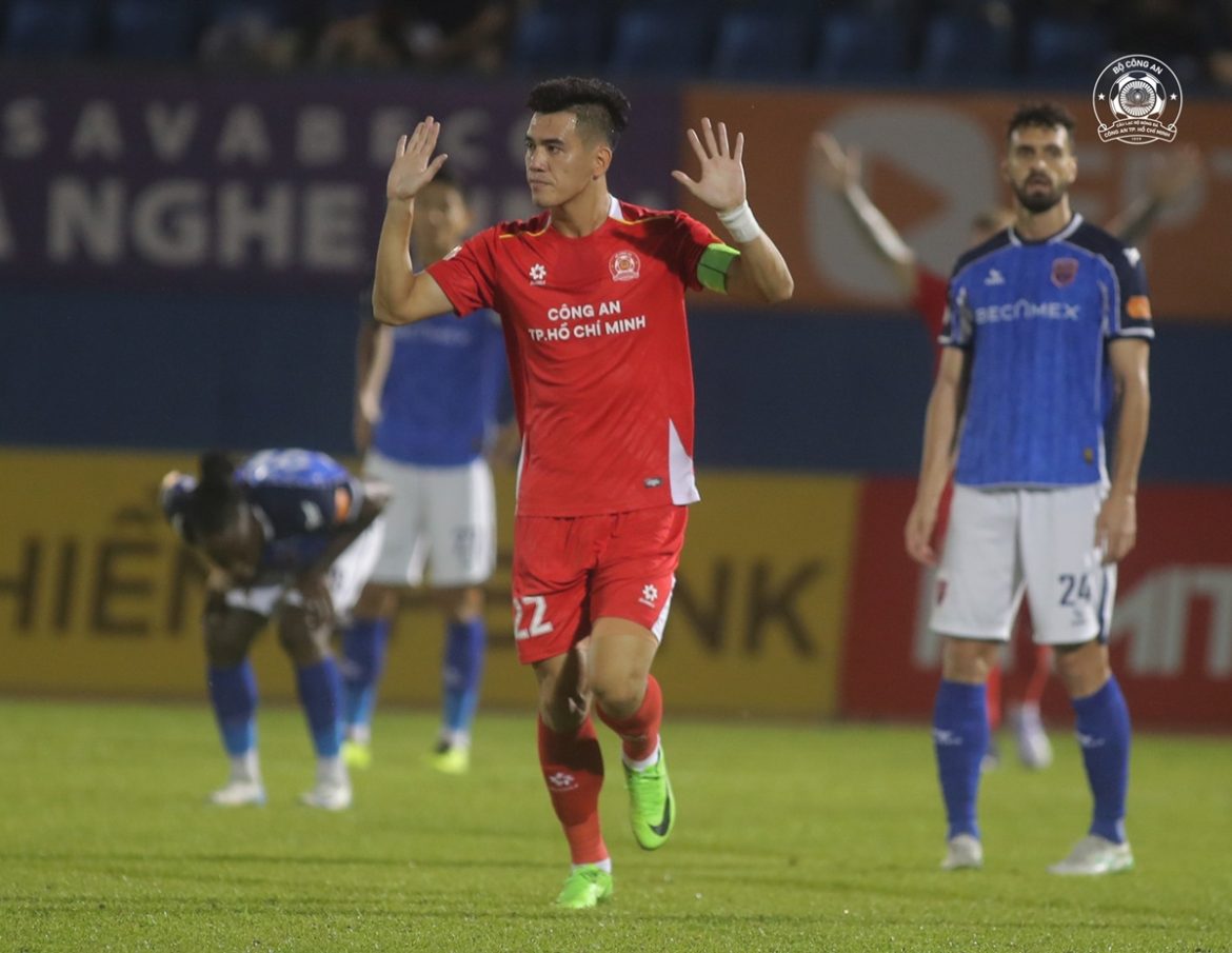 Tiến Linh ghi bàn, thầy cũ Anh Đức hết lời ngợi khen: “Đó là phẩm chất của trung phong hàng đầu”