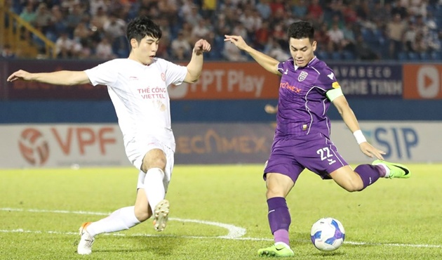 Tiến Linh phá thế ngoại binh, giành đồng Vua phá lưới V-League