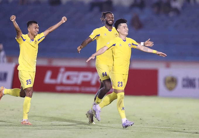 Tiền vệ Đặng Văn Lắm chia tay Quảng Nam