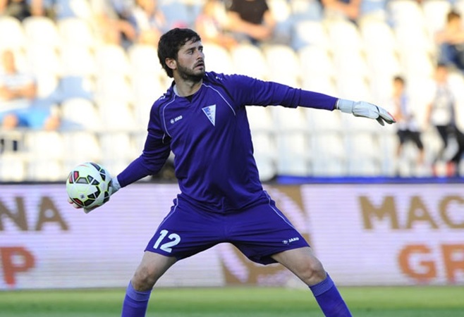 Tìm người “chia lửa” với Công Phượng, HAGL thử việc 5 “hộ pháp’