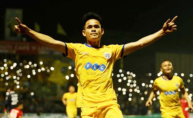 Tổng hợp vòng 2 V-League 2018: Hà Nội FC vững ngôi đầu, SLNA và TP.HCM “đội sổ”