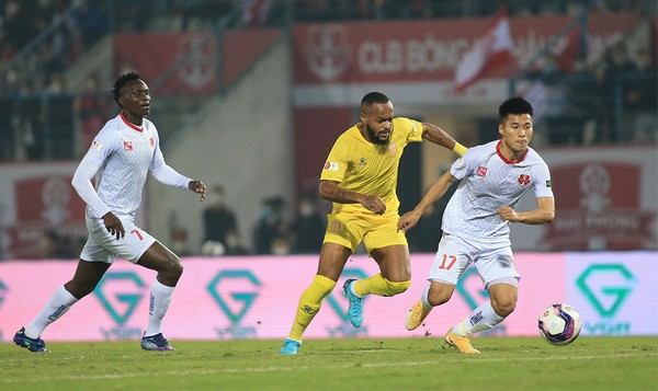 Tổng quan vòng 24 V-League: Derby rực lửa, Kiatisak thực hiện lời hứa