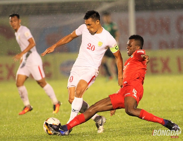 TP.HCM 1-1 B.Bình Dương: Thiếu chuyên môn, thừa thẻ phạt