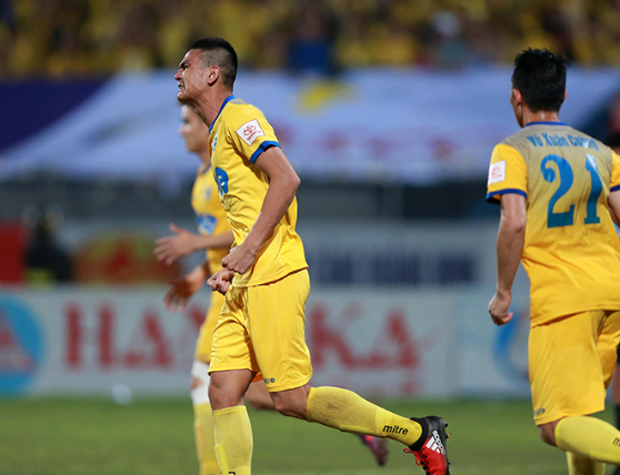 Trận đấu nào quyết định cuộc đua vô địch V-League 2017?