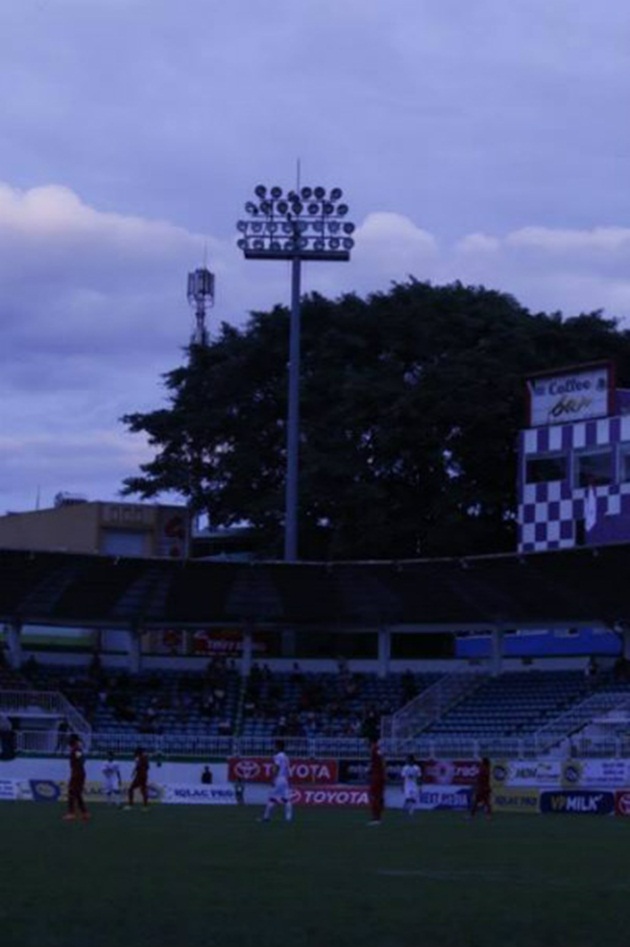 Trận HAGL vs Hải Phòng tối om vì sự cố mất điện