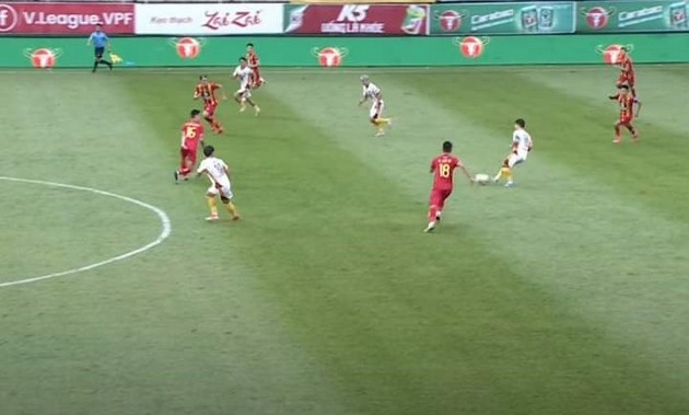 Trọng tài lại gây tranh cãi tại V.League