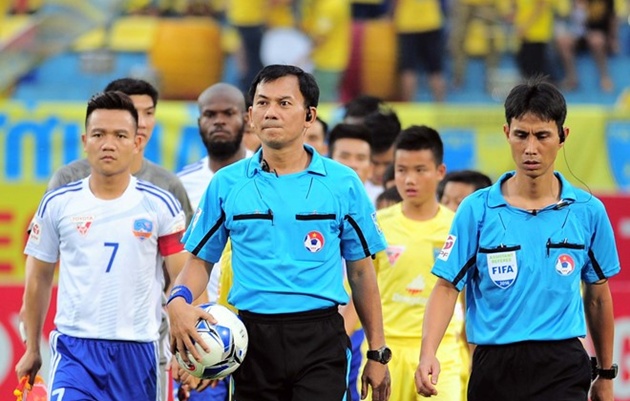 Trọng tài làm HAGL nổi giận được minh oan: Xử không cần xét