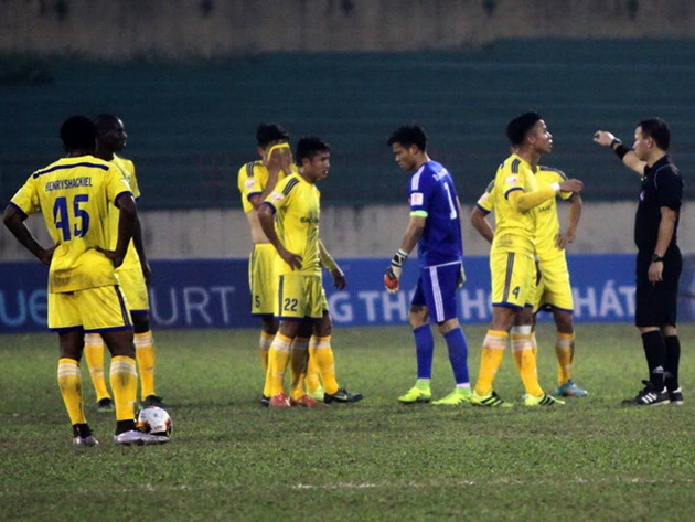 Trọng tài Trung Kiên nhận sai lầm, xin lỗi với SLNA