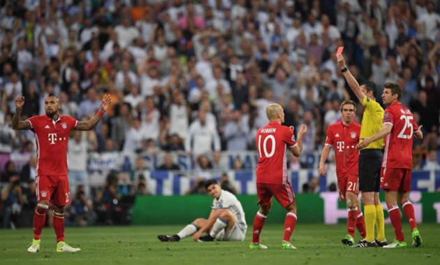 Trọng tài Việt bớt hổ thẹn nhờ… Champions League?