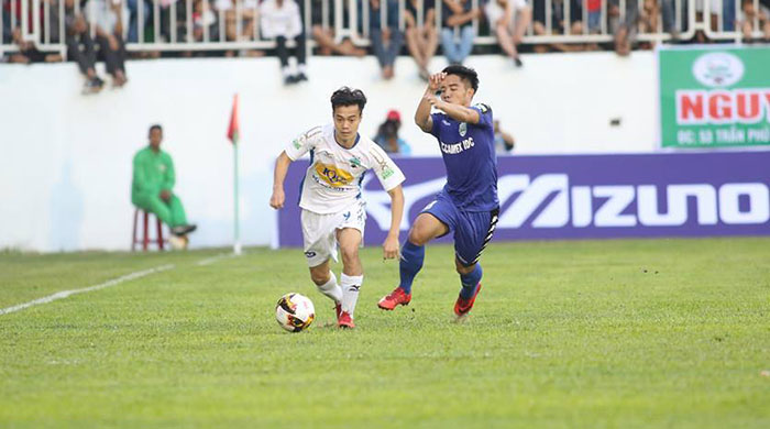 TRỰC TIẾP Vòng 1 V-League 2018: Văn Toàn suýt mở điểm cho HAGL, Hoàng Thiên quân bình tỷ số cho SGFC