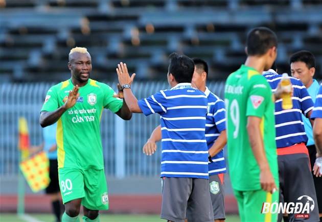 TRỰC TIẾP vòng 16 V-League: HAGL thua tâm phục khẩu phục