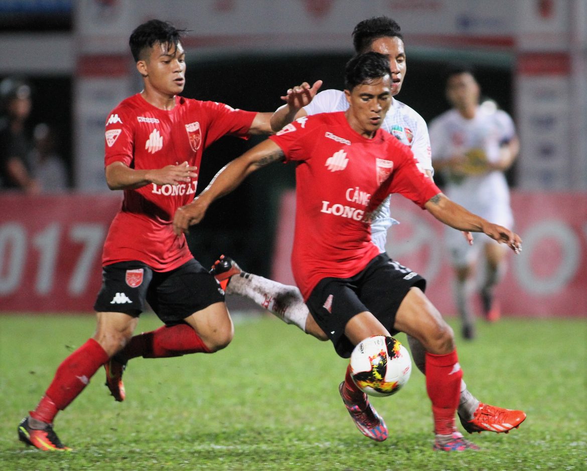 Trước vòng 19 V-League 2017: Nóng cuộc chiến trên đỉnh và dưới đáy