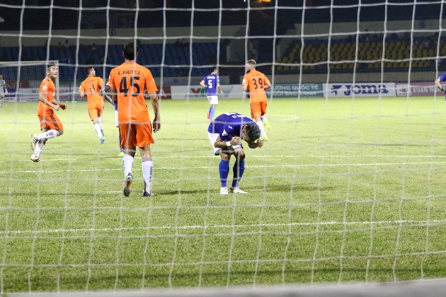 Tú “ngựa” sút hỏng phạt đền, Than Quảng Ninh bị cầm chân ngay trên sân nhà