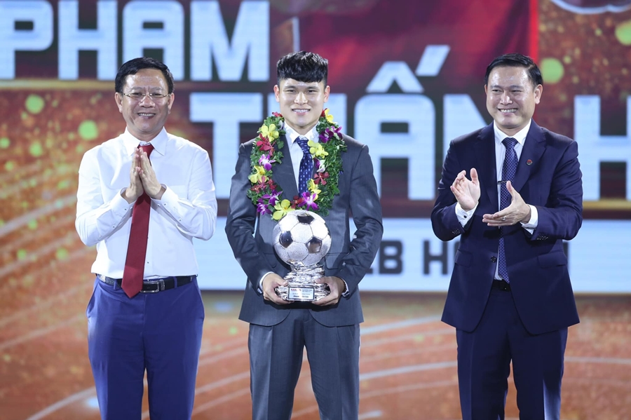 Tuấn Hải hụt Quả bóng Vàng, chuyên gia nói thẳng