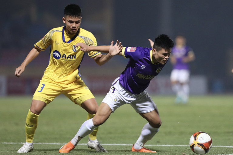 Tuấn Hải nổ súng, Hà Nội đánh bại SLNA