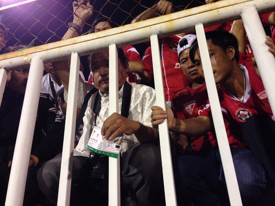 V-League 2017: Sự cố 2 vé trùng số serie ở trận TP.HCM – Long An