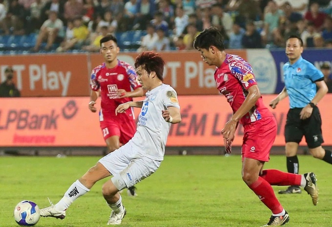 V.League ngày “toàn hòa”: Căng thẳng đua vô địch, nguy cơ rớt hạng cũng nghẹt thở