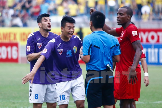 V-League trước vòng 17: Còn ai sẽ là nạn nhân của những vị Vua áo đen?