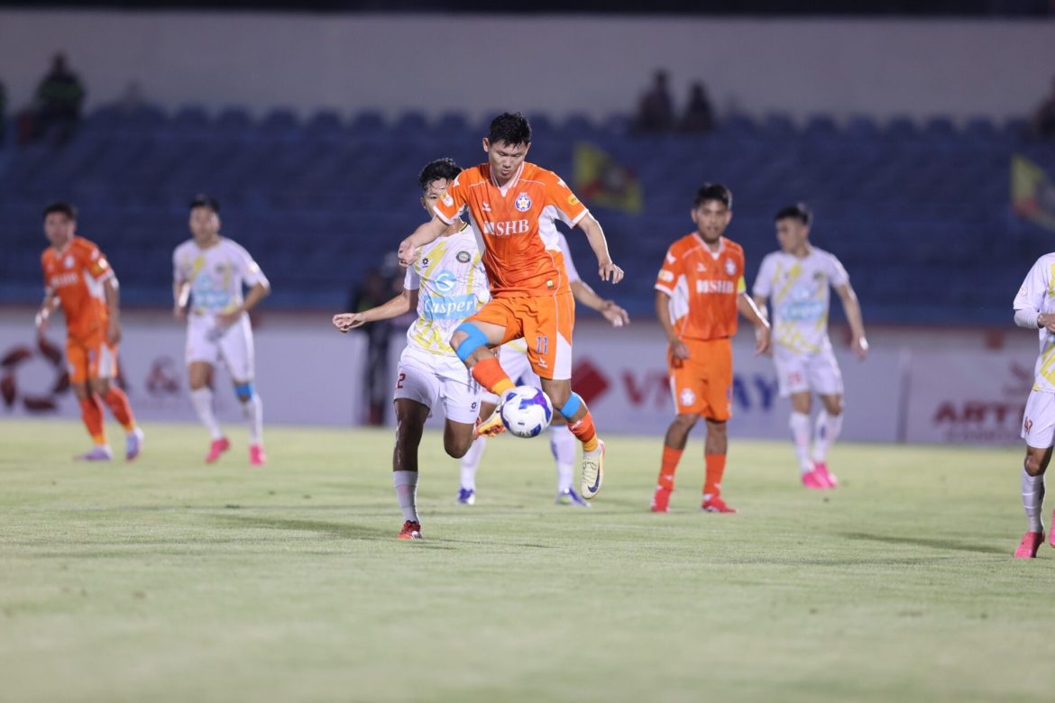 V-League và đường đua trụ hạng khó lường