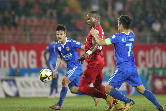 Vá hàng thủ, nhà vô địch V-League 2017 chiêu mộ trò cưng Miura