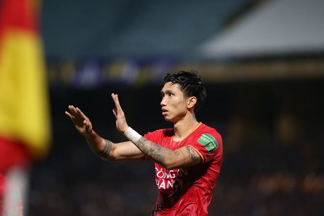 Văn Hậu xin lỗi vì hành động không đẹp; Trọng tài khiến Hà Nội thua CAHN?