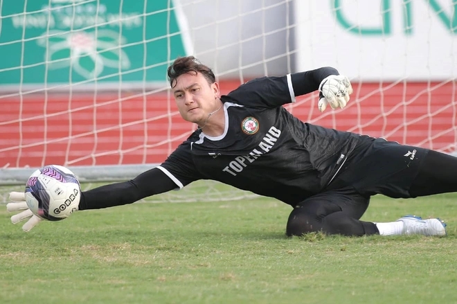 Văn Lâm gặp vấn đề sức khoẻ ở Bình Định