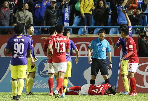 Văn Quyết đối diện án phạt nguội