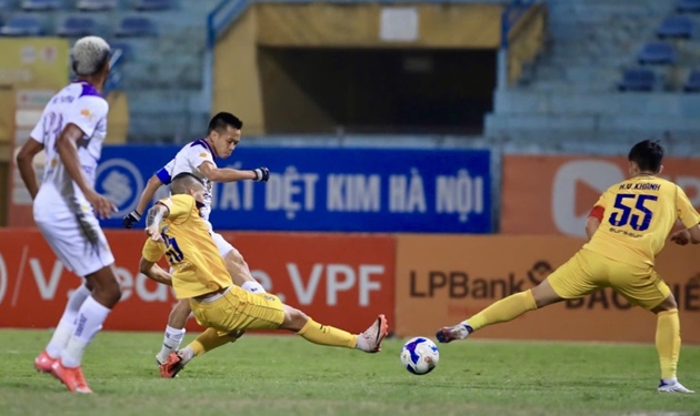 Văn Quyết “gánh team” đưa Hà Nội vượt khủng hoảng