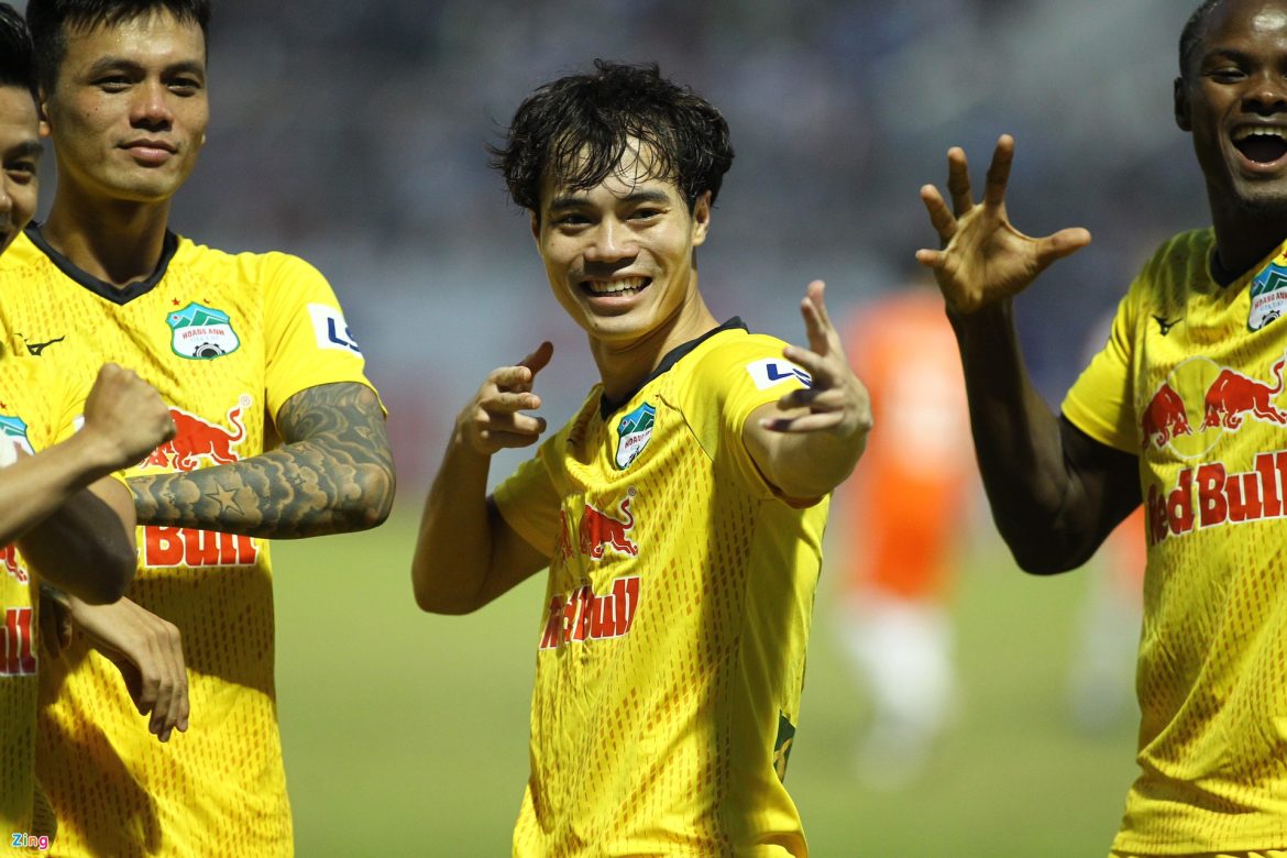 Văn Toàn, Công Phượng thay nhau lập công, HAGL trở lại ngôi đầu V-League