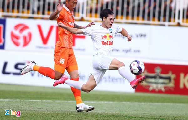 Văn Toàn kiến tạo + ghi bàn, HAGL đánh bại Bình Định tại Pleiku