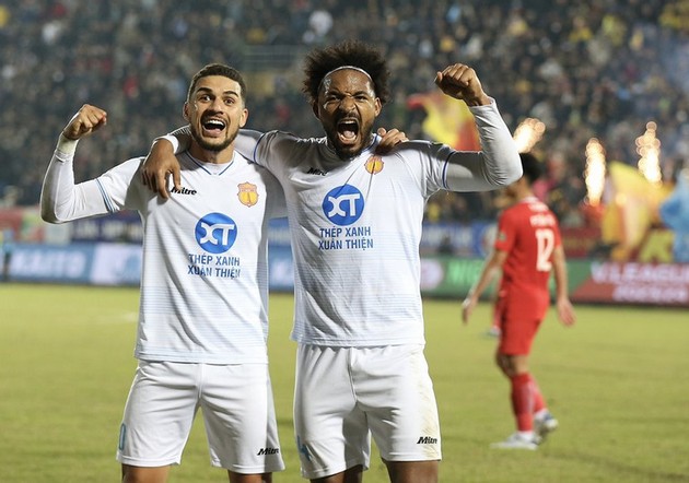 Văn Toàn lập công, Nam Định hủy diệt Viettel