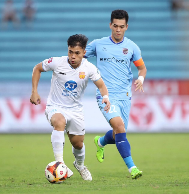 Văn Toàn, Tiến Linh báo tin dữ tới HLV Kim Sang-sik; Kiatisuk nhận lỗi lớn