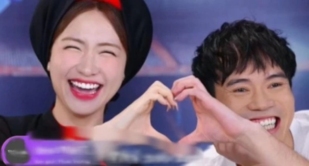 Văn Toàn và Hòa Minzy tạo hình trái tim gây sốt