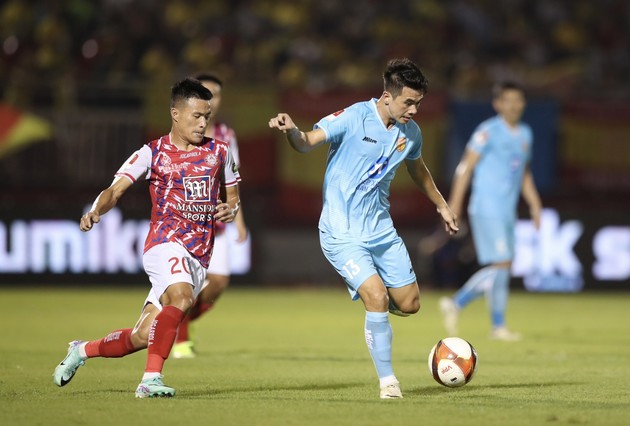 Văn Toàn vô duyên, Patrik Lê Giang quá xuất sắc, Nam Định tự bắn vào chân mình