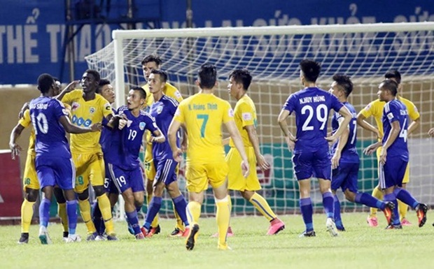 Vì sao bóng đá Việt dưới mặt bằng xã hội?