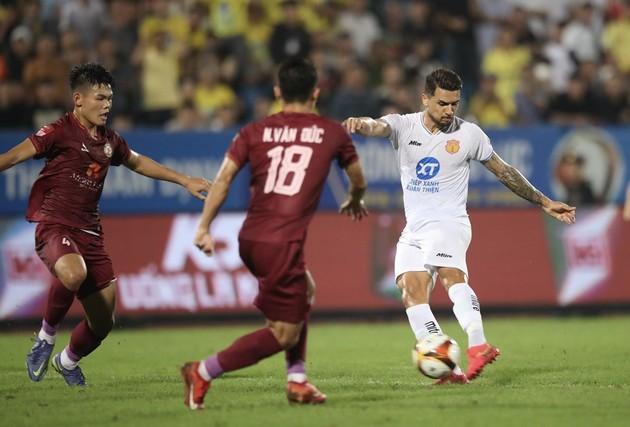 Vòng 15 V-League: Địa chấn tại Thiên Trường; Quang Hải chứng minh HLV Troussier đã sai