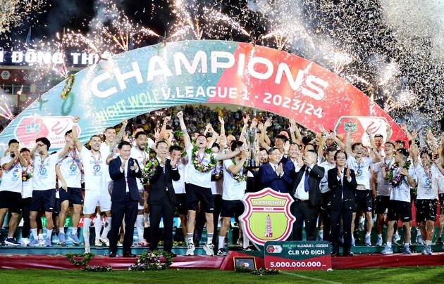 Vòng 25 V.League 2023/2024: Nam Định vô địch sau 39 năm; Căng thẳng tránh suất play-off