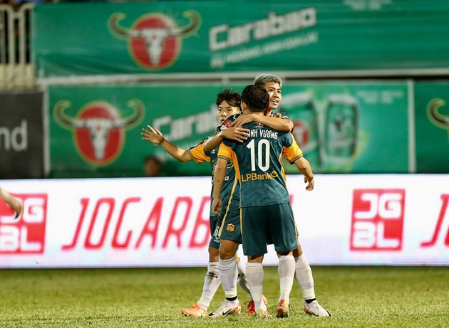 Vòng 26 V.League: HAGL né suất đá play-off; Xác định vị trí Á quân