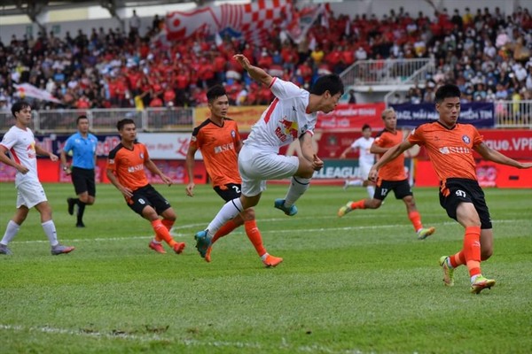 Vòng 6 V-League: HAGL giải hạn; ‘Bàn tay của Chúa’