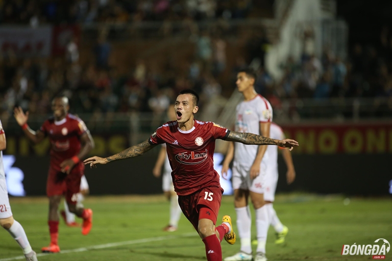 Vũ khí nguy hiểm của TP.HCM: Những phút bù giờ lợi hại, hậu vệ ghi bàn