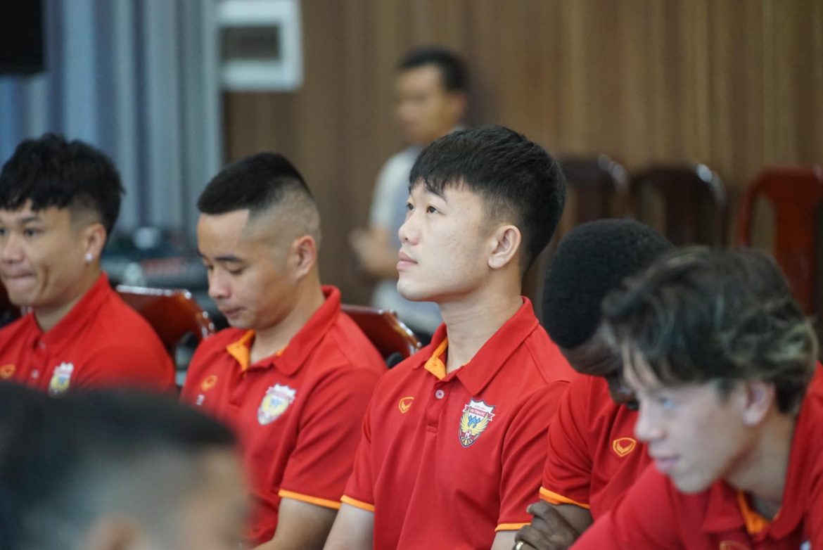 Vừa đến CLB mới đã phải đá play-off trụ hạng, Xuân Trường cất lên tiếng lòng